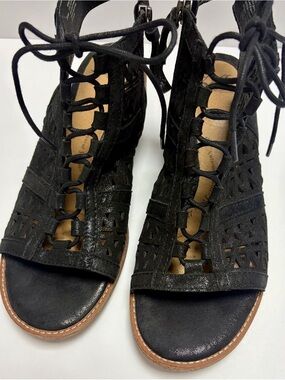 Söfft Black Leather Lace-Up 
Gladiator Boho Sandals Cutout 
Ankle Zip Size 9.5